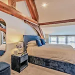 2 Bed In Ambleside Oc-93167 بيت للعطل هوكسهيد